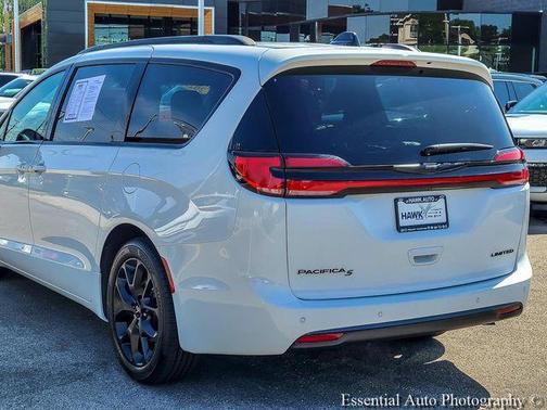 Bright White Clearcoat 2025 Chrysler Pacifica Limited