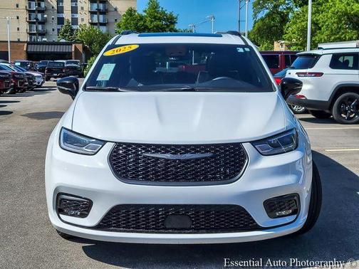 Bright White Clearcoat 2025 Chrysler Pacifica Limited