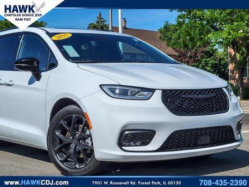 Bright White Clearcoat 2025 Chrysler Pacifica Limited