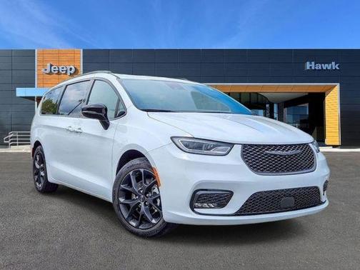 Bright White Clearcoat 2025 Chrysler Pacifica Limited