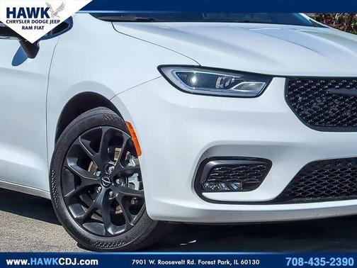 Bright White Clearcoat 2025 Chrysler Pacifica Limited
