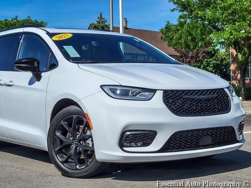 Bright White Clearcoat 2025 Chrysler Pacifica Limited