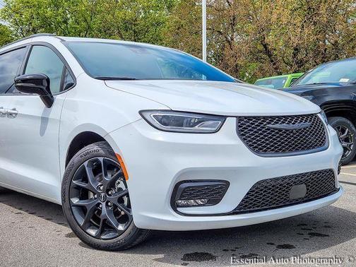 Bright White Clearcoat 2025 Chrysler Pacifica Limited