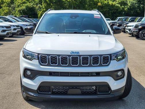 Bright White Clearcoat 2026 Jeep Compass Latitude