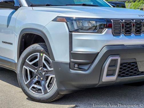 Silver Zynith Clearcoat 2026 Jeep Cherokee LAREDO/LIMITED