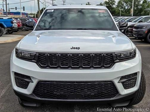2025 Jeep Grand Cherokee Laredo