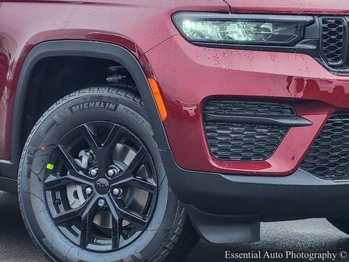 2025 Jeep Grand Cherokee Laredo