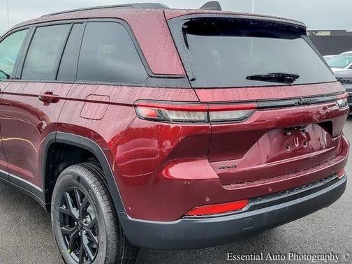 2025 Jeep Grand Cherokee Laredo