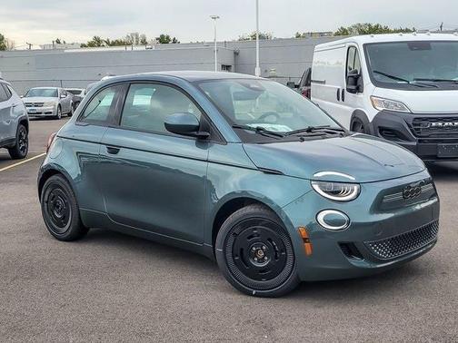 2025 FIAT 500e Base