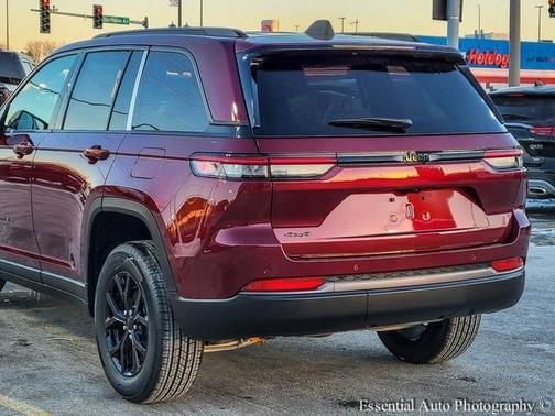 2026 Jeep Grand Cherokee Laredo