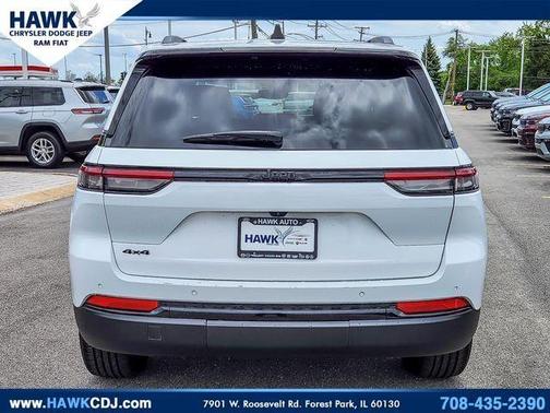 Bright White Clearcoat 2024 Jeep Grand Cherokee Laredo