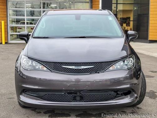 2022 Chrysler Voyager LX