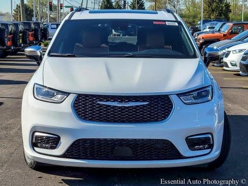 2025 Chrysler Pacifica Hybrid Pinnacle