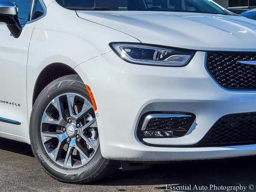 2025 Chrysler Pacifica Hybrid Pinnacle