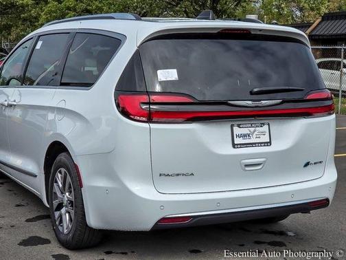 2025 Chrysler Pacifica Hybrid Pinnacle