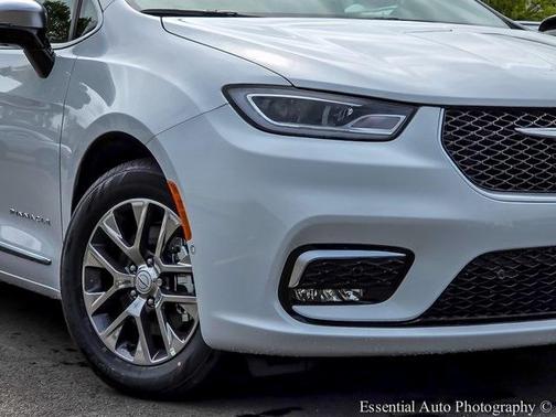 2025 Chrysler Pacifica Hybrid Pinnacle