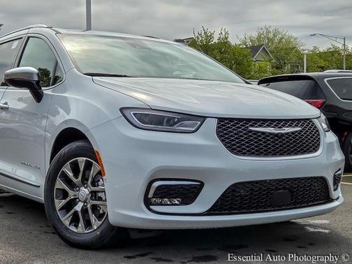 2025 Chrysler Pacifica Hybrid Pinnacle