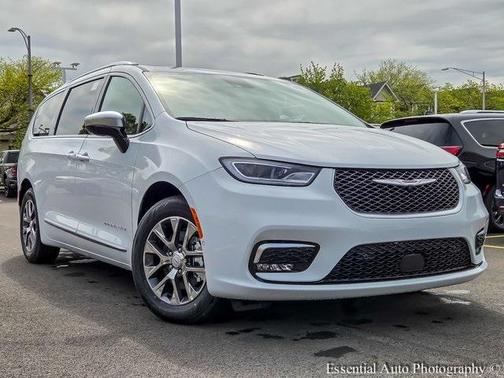 2025 Chrysler Pacifica Hybrid Pinnacle