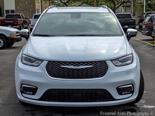 2025 Chrysler Pacifica Hybrid Pinnacle