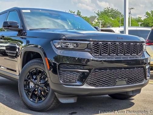 2025 Jeep Grand Cherokee Laredo