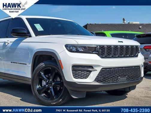 Bright White Clearcoat 2024 Jeep Grand Cherokee Laredo