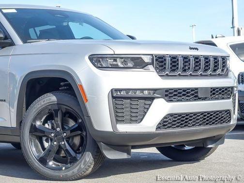 Silver Zynith 2026 Jeep Grand Cherokee Limited