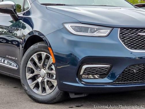 2025 Chrysler Pacifica Hybrid Pinnacle