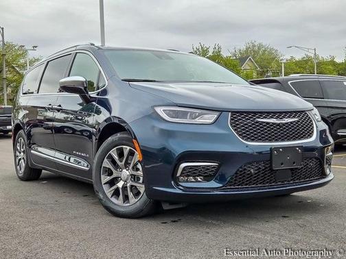 2025 Chrysler Pacifica Hybrid Pinnacle