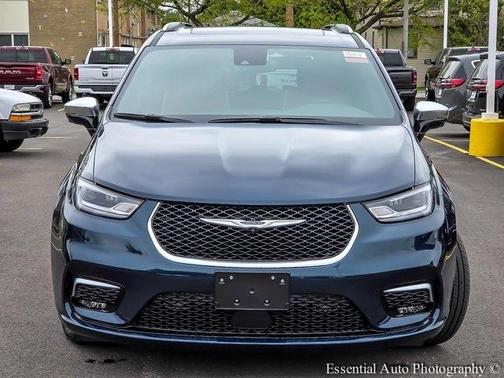 2025 Chrysler Pacifica Hybrid Pinnacle