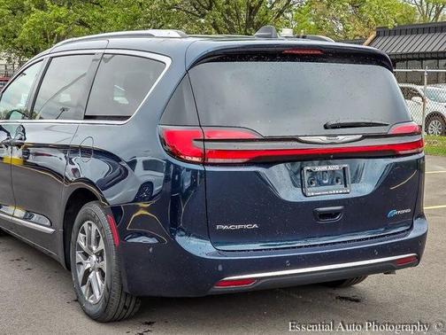 2025 Chrysler Pacifica Hybrid Pinnacle