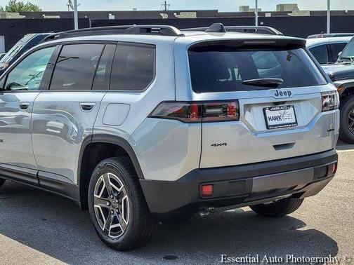 Silver Zynith Clearcoat 2026 Jeep Cherokee LAREDO/LIMITED