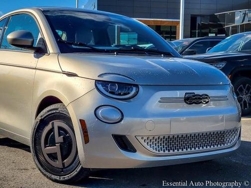 2025 FIAT 500e Base