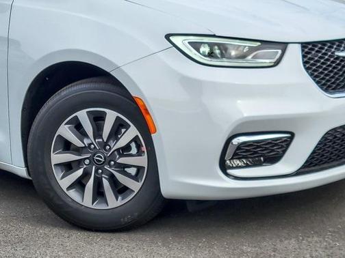 2026 Chrysler Pacifica Hybrid Select