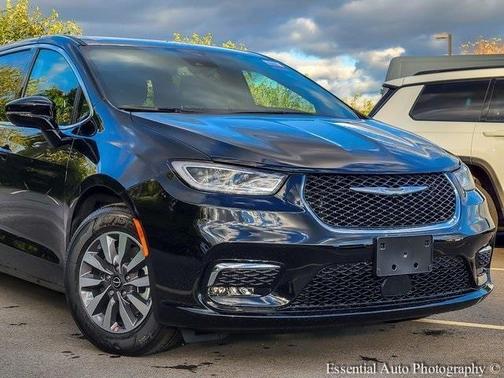 2026 Chrysler Pacifica Hybrid Select