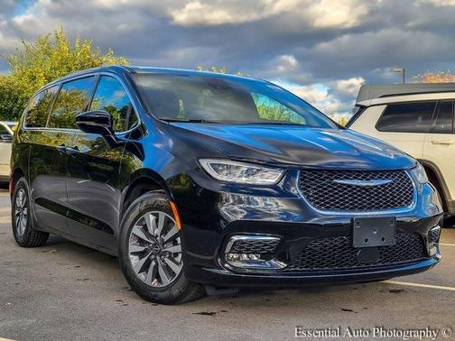 2026 Chrysler Pacifica Hybrid Select