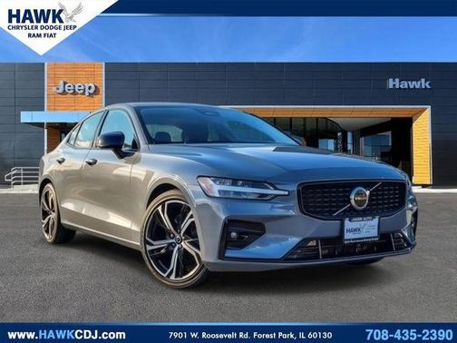 2024 Volvo S60 B5 Core Dark Theme