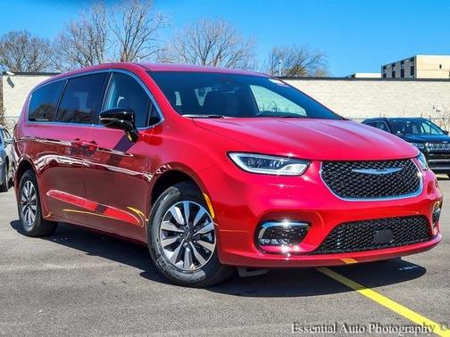 2025 Chrysler Pacifica Hybrid Select