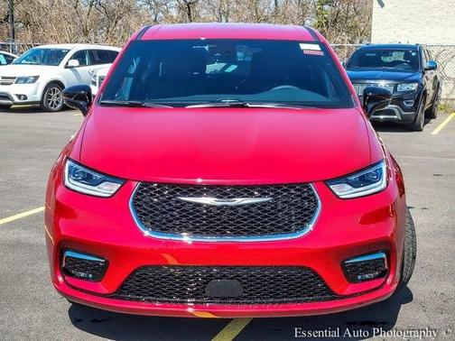 2025 Chrysler Pacifica Hybrid Select