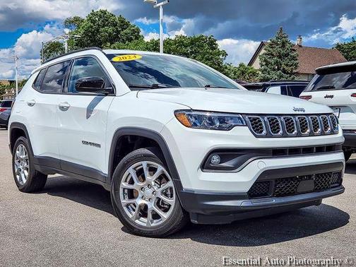 Bright White Clearcoat 2024 Jeep Compass Latitude Lux