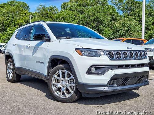Bright White Clearcoat 2024 Jeep Compass Latitude Lux
