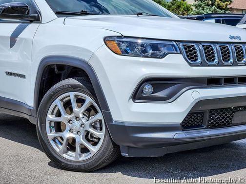 Bright White Clearcoat 2024 Jeep Compass Latitude Lux