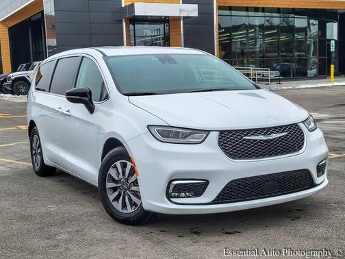 2024 Chrysler Pacifica Hybrid Select