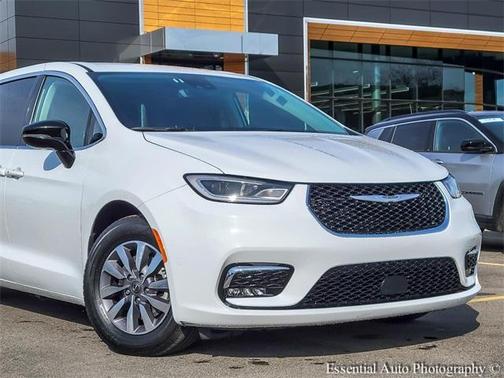 2024 Chrysler Pacifica Hybrid Select