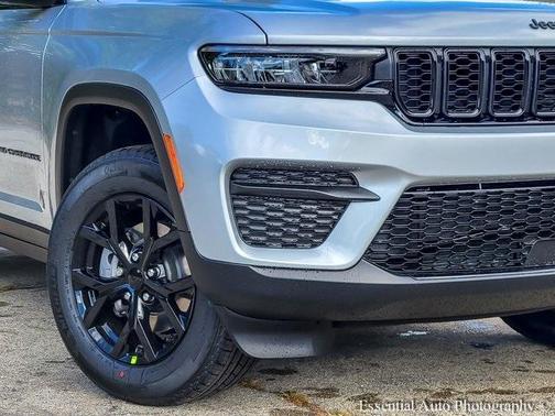 2025 Jeep Grand Cherokee Laredo