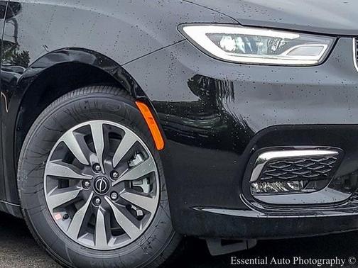 2026 Chrysler Pacifica Hybrid Select