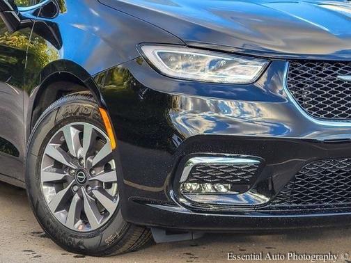 2026 Chrysler Pacifica Hybrid Select