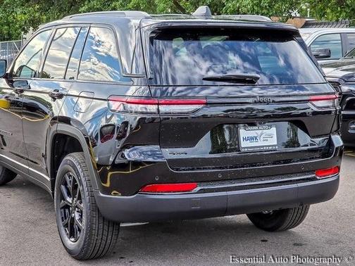 2025 Jeep Grand Cherokee Laredo