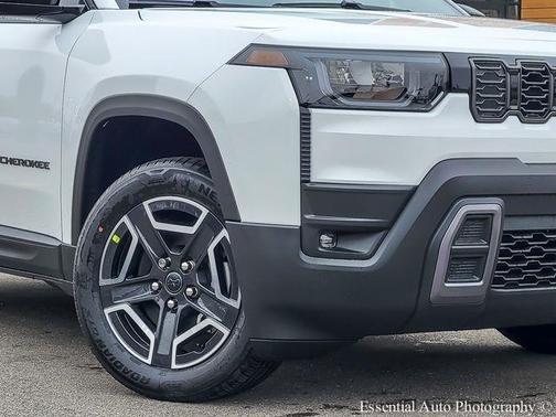 Bright White Clearcoat 2026 Jeep Cherokee LAREDO/LIMITED