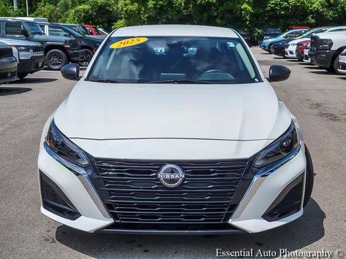 Glacier White 2025 Nissan Altima SV