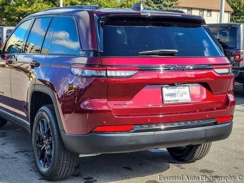 2025 Jeep Grand Cherokee Laredo